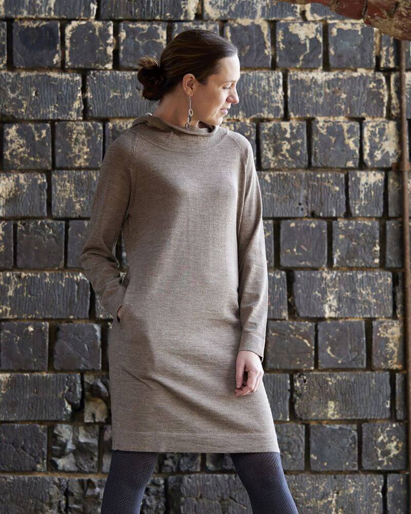 Ruukki's spinning mill - Knitted dress with hood - Rose pink grey